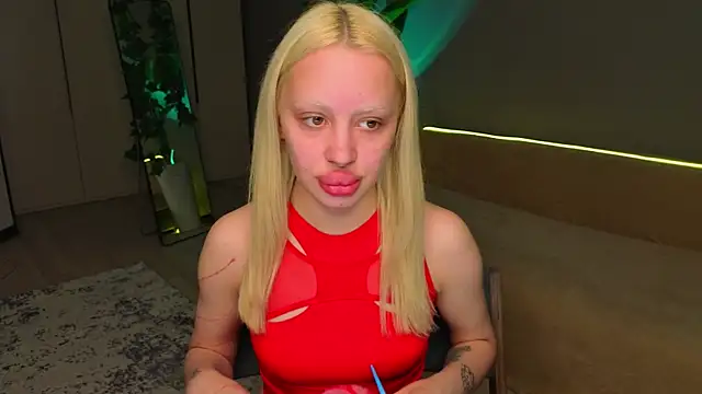 Luna Beverly online show from May 2026 08:39:01 PM