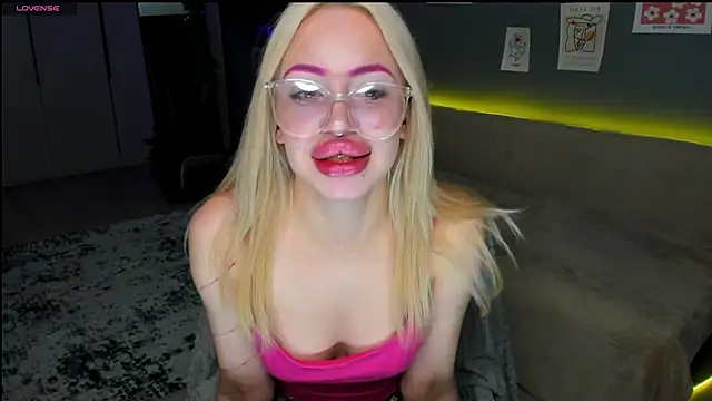 Luna Beverly online show from March 2026 08:27:02 PM