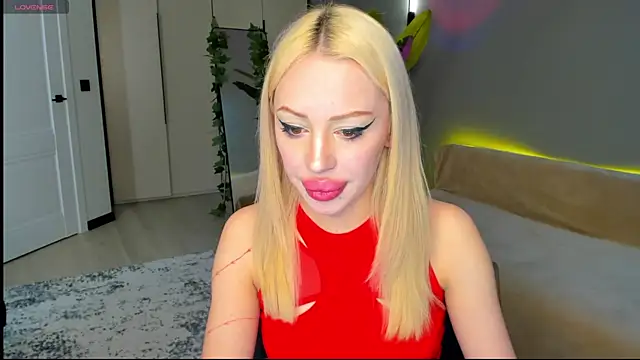 Luna Beverly online show from April 2026 08:15:02 PM