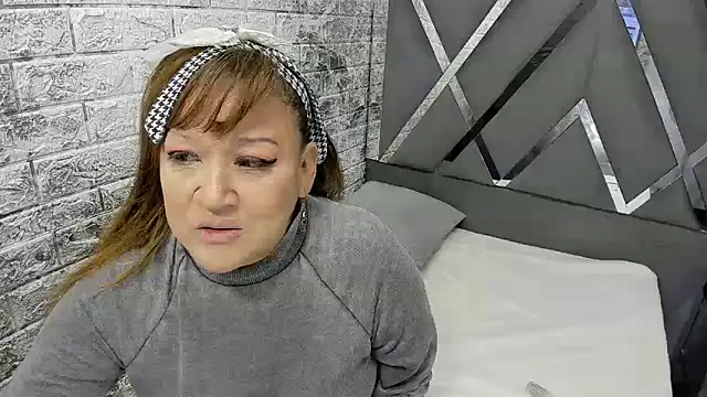 Snapshot of Meriland_HH chatting on February 2026 01:00:02 PM Meriland HH online show from February 2026 01:00:02 PM