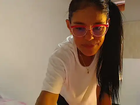 Elizabeth manzon online show from May 2026 10:39:01 PM