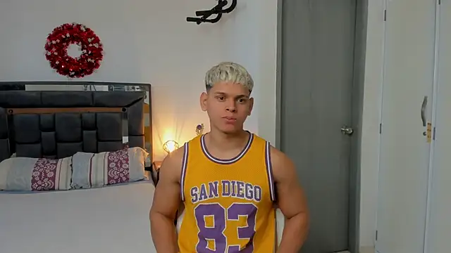 stefan leenox online show from April 2026 07:42:01 PM