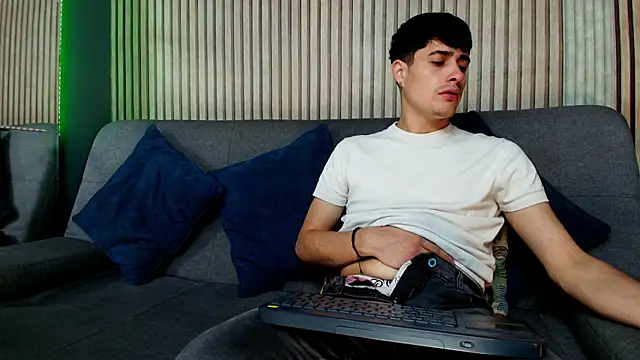 bro friends online show from January 2026 12:28:01 AM