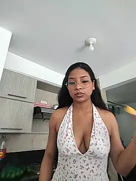 KATALINA SANTANA  online show from June 2026 06:47:02 PM