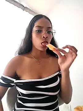 KATALINA SANTANA  online show from February 2026 06:51:02 PM