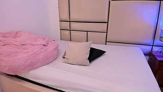 alejandra loppez online show from February 2026 07:36:01 PM