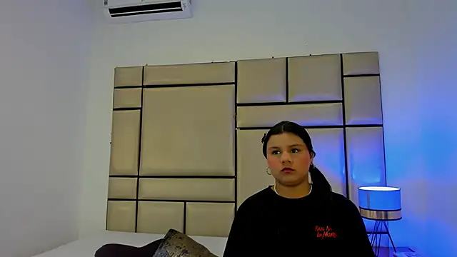 alejandra loppez online show from February 2026 07:38:01 PM