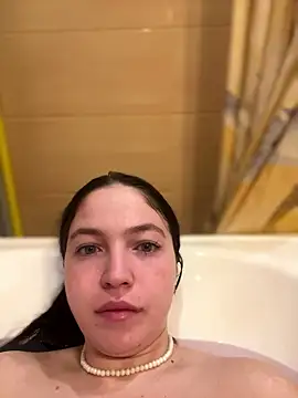 Snapshot of AlexaYvonne chatting on January 2026 11:33:01 PM AlexaYvonne online show from January 2026 11:33:01 PM