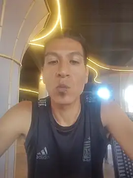 Rodrigohernan19 online show from April 2026 05:30:01 PM