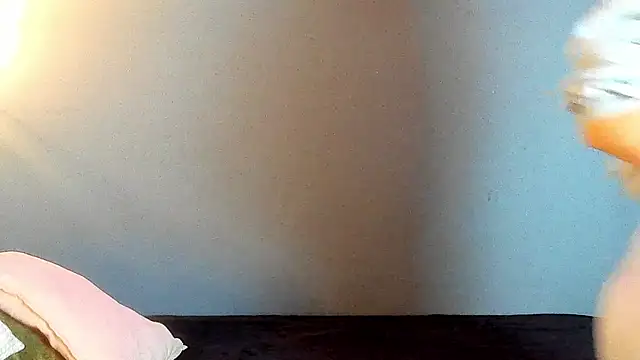 Kira Exe  online show from April 2026 11:36:01 AM