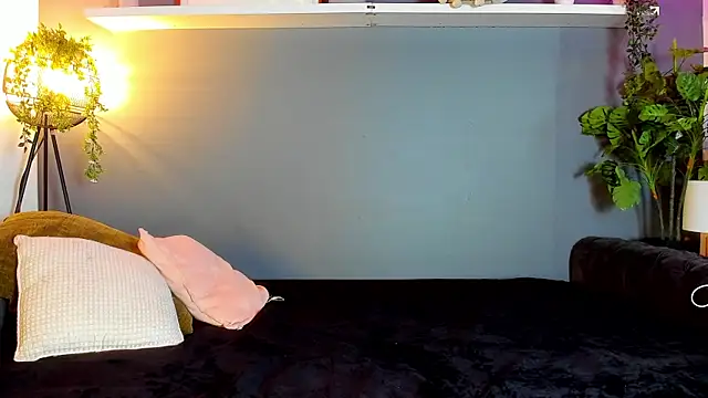 Kira Exe  online show from April 2026 11:37:02 AM