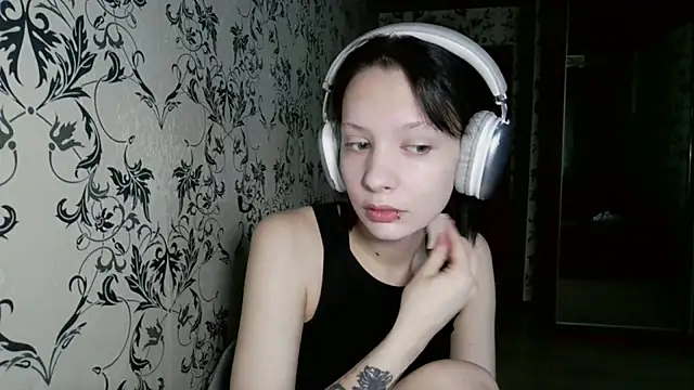 LxayBloom online show from April 2026 08:10:01 AM