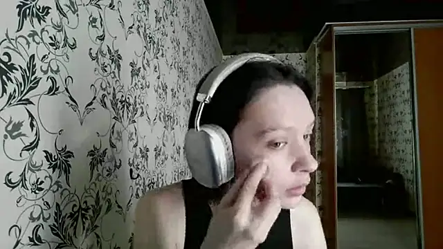 LxayBloom online show from April 2026 06:48:01 AM