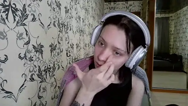 LxayBloom online show from April 2026 10:43:01 AM