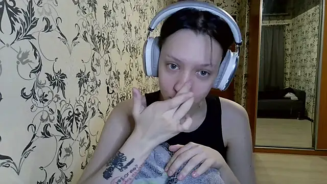 LxayBloom online show from April 2026 01:01:01 AM