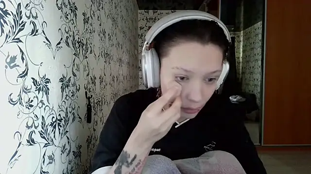 LxayBloom online show from April 2026 07:27:02 AM