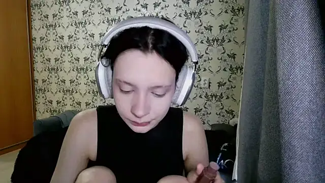 LxayBloom online show from March 2026 11:40:02 AM