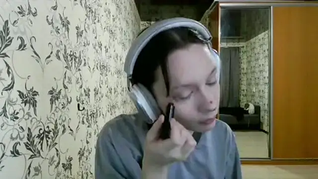 LxayBloom online show from April 2026 09:22:01 AM