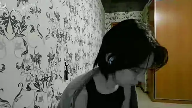 LxayBloom online show from April 2026 01:42:02 AM