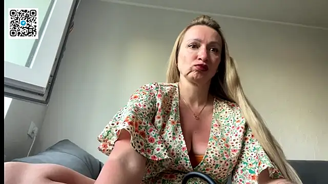 Lapussia  online show from June 2026 04:49:02 PM