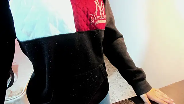 ZoeFox5 online show from February 2026 12:18:01 PM