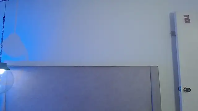 ZoeFox5 online show from March 2026 01:47:01 PM