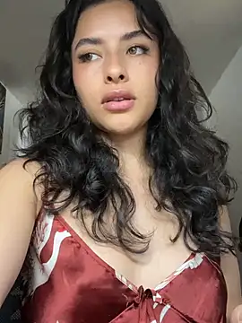 Snapshot of auroramooon chatting on February 2026 12:27:01 PM auroramooon online show from February 2026 12:27:01 PM