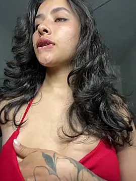 Snapshot of auroramooon chatting on February 2026 03:51:02 AM auroramooon online show from February 2026 03:51:02 AM