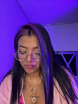 queen of you heart online show from April 2026 11:42:02 PM