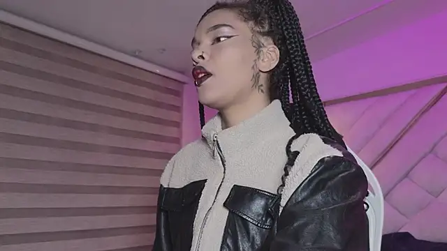 mia gatesvg online show from March 2026 03:49:01 AM