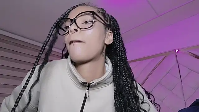 mia gatesvg online show from March 2026 03:00:01 AM