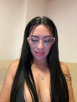 nataliia queen  online show from April 2026 11:29:02 PM