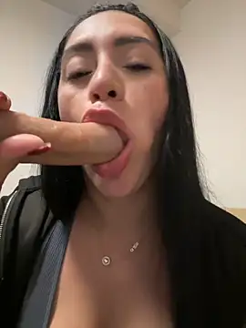 nataliia queen  online show from April 2026 08:12:02 PM