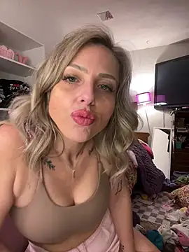 Snapshot of cutestlilkales chatting on March 2026 01:23:02 AM cutestlilkales online show from March 2026 01:23:02 AM