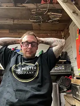 Snapshot of WIDBIGWHITECOCK chatting on February 2026 04:11:02 AM WIDBIGWHITECOCK online show from February 2026 04:11:02 AM