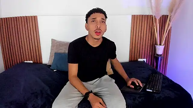 Julian Dark  online show from February 2026 04:22:01 AM