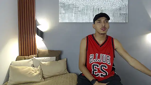 Julian Dark  online show from February 2026 05:18:01 AM