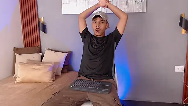 Julian Dark  online show from March 2026 04:08:01 AM