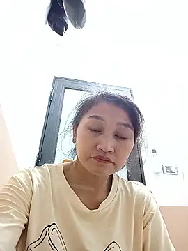 yumyum112 online show from January 2026 12:01:01 PM