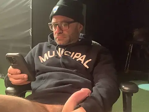 Snapshot of calimeatstick chatting on February 2026 01:42:02 PM calimeatstick online show from February 2026 01:42:02 PM