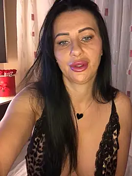 IRISWHITE17 online show from May 2026 05:16:01 AM