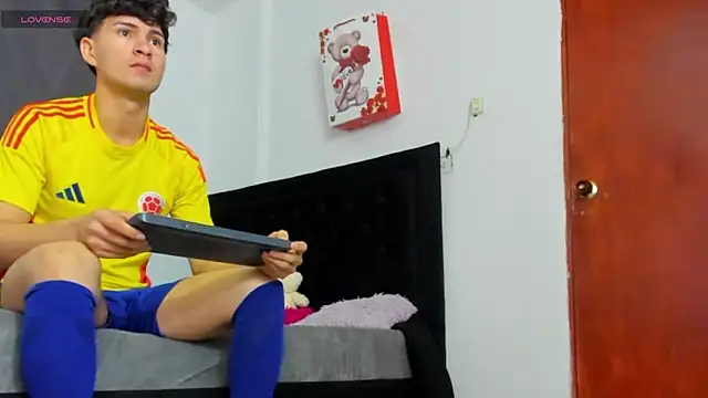 camilo model online show from April 2026 07:09:02 PM