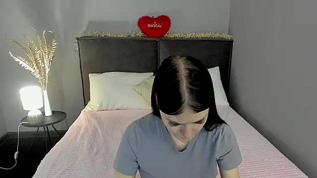 Snapshot of SkinyJoys chatting on February 2026 01:39:01 AM SkinyJoys online show from February 2026 01:39:01 AM