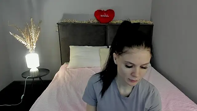 Snapshot of SkinyJoys chatting on February 2026 02:01:01 AM SkinyJoys online show from February 2026 02:01:01 AM