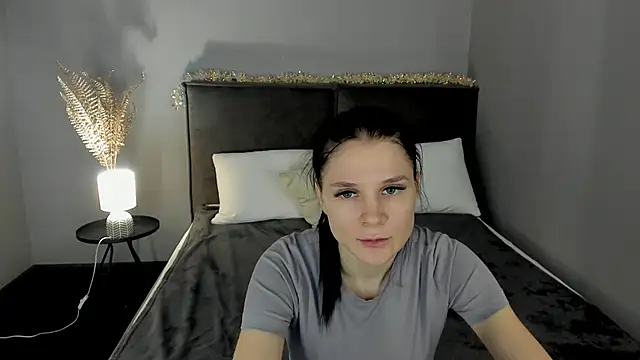 Snapshot of SkinyJoys chatting on February 2026 02:00:01 AM SkinyJoys online show from February 2026 02:00:01 AM