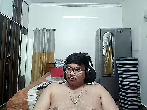 Snapshot of maxi23932 chatting on May 2026 11:21:02 AM maxi23932 online show from May 2026 11:21:02 AM