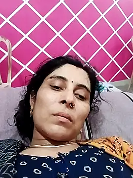 Snapshot of Hot_ree85 chatting on February 2026 11:51:02 AM Hot ree85 online show from February 2026 11:51:02 AM