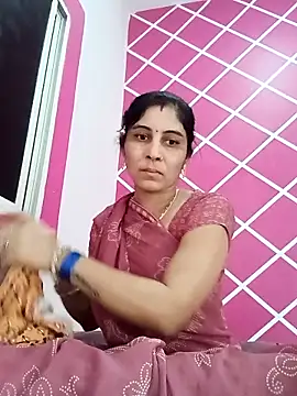 Snapshot of Hot_ree85 chatting on February 2026 05:03:02 AM Hot ree85 online show from February 2026 05:03:02 AM