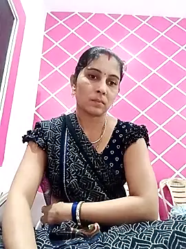 Snapshot of Hot_ree85 chatting on February 2026 05:40:01 AM Hot ree85 online show from February 2026 05:40:01 AM