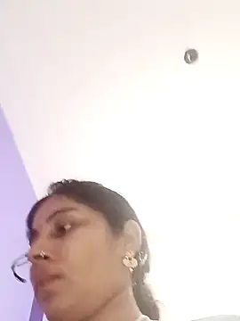 Snapshot of Hot_ree85 chatting on February 2026 05:24:02 PM Hot ree85 online show from February 2026 05:24:02 PM